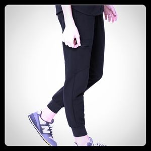 FIGS Yola Skinny Scrub Pants - black/M